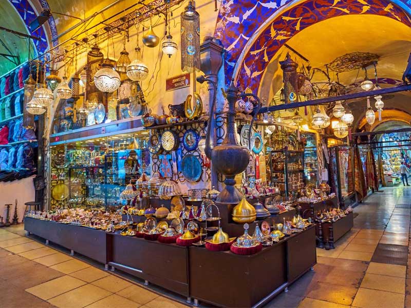 Istanbul shopping bags market tourists